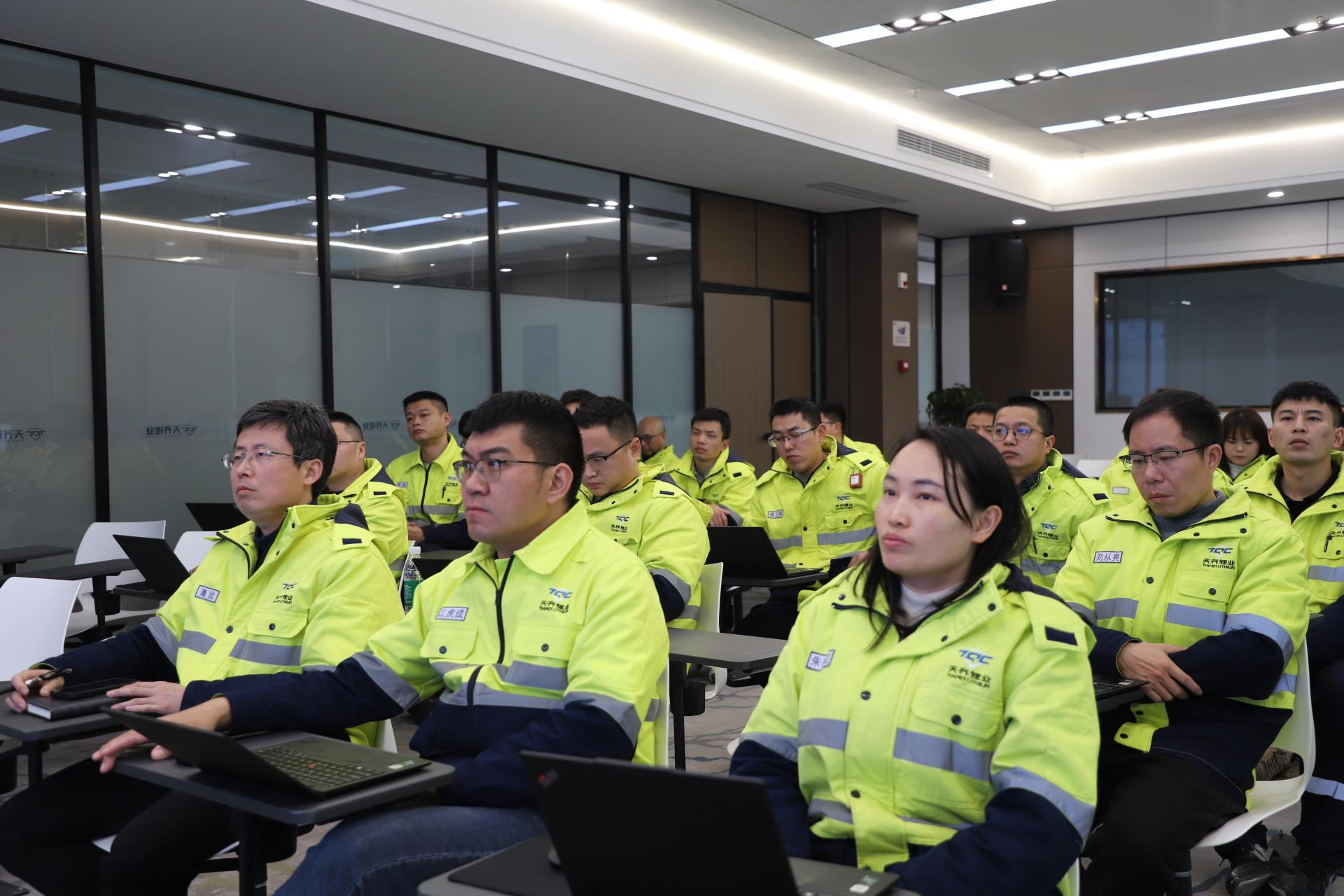 ΰ�¹���(victor1946)�ٷ���վ-Officials Website