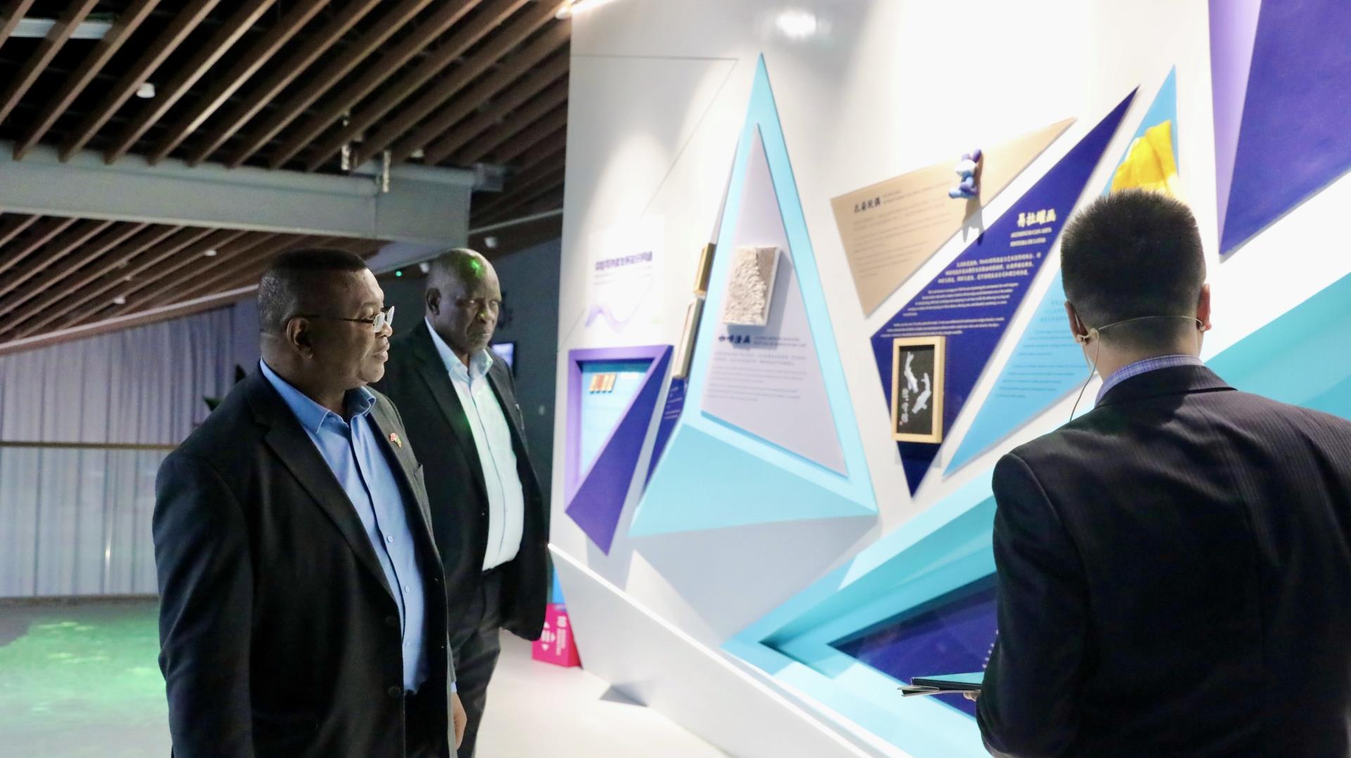 ΰ�¹���(victor1946)�ٷ���վ-Officials Website