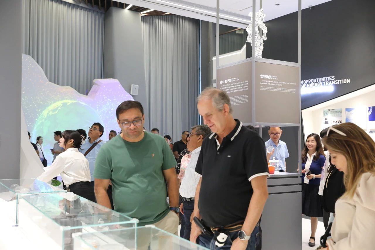 ΰ�¹���(victor1946)�ٷ���վ-Officials Website