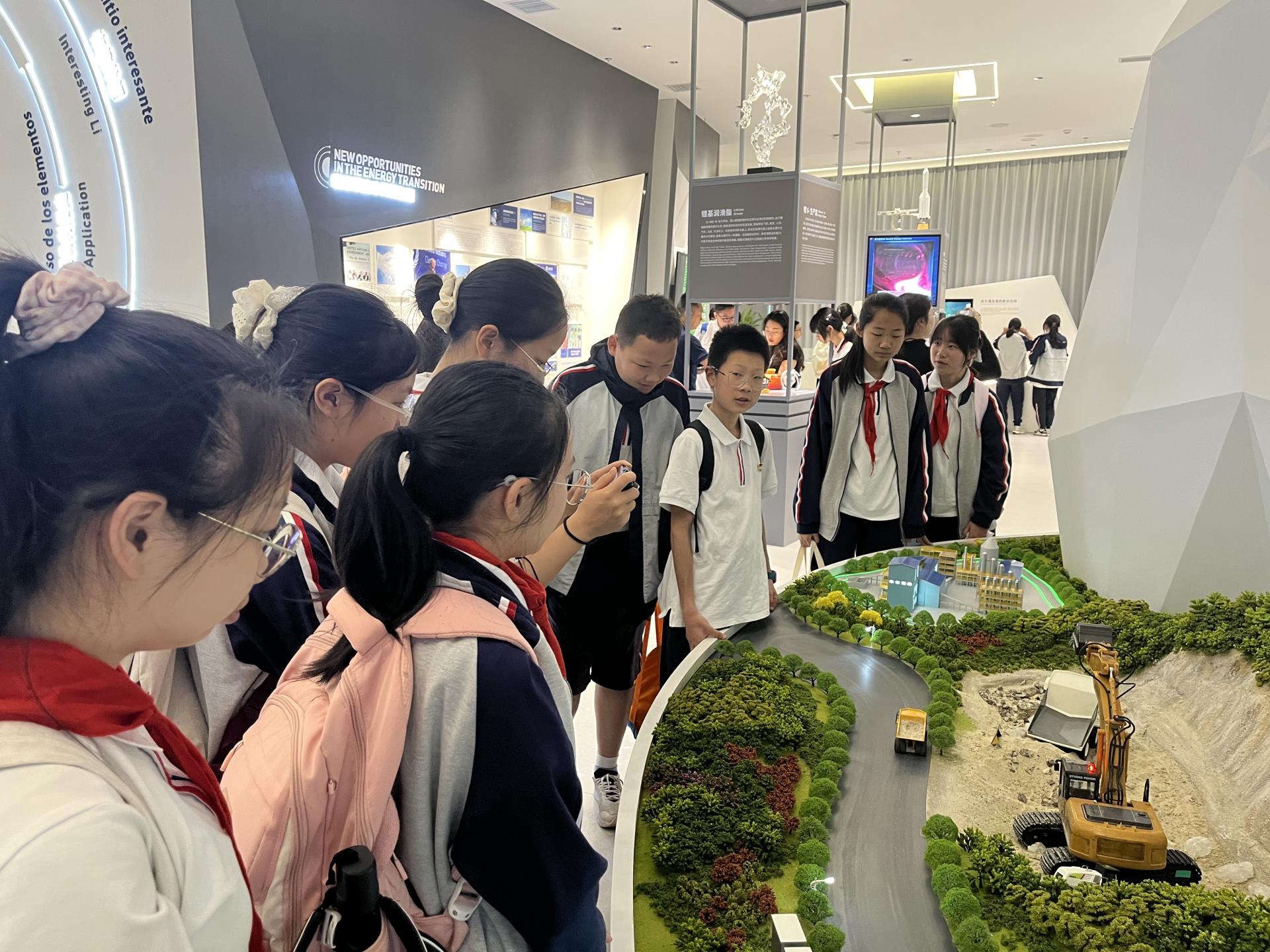 ΰ�¹���(victor1946)�ٷ���վ-Officials Website