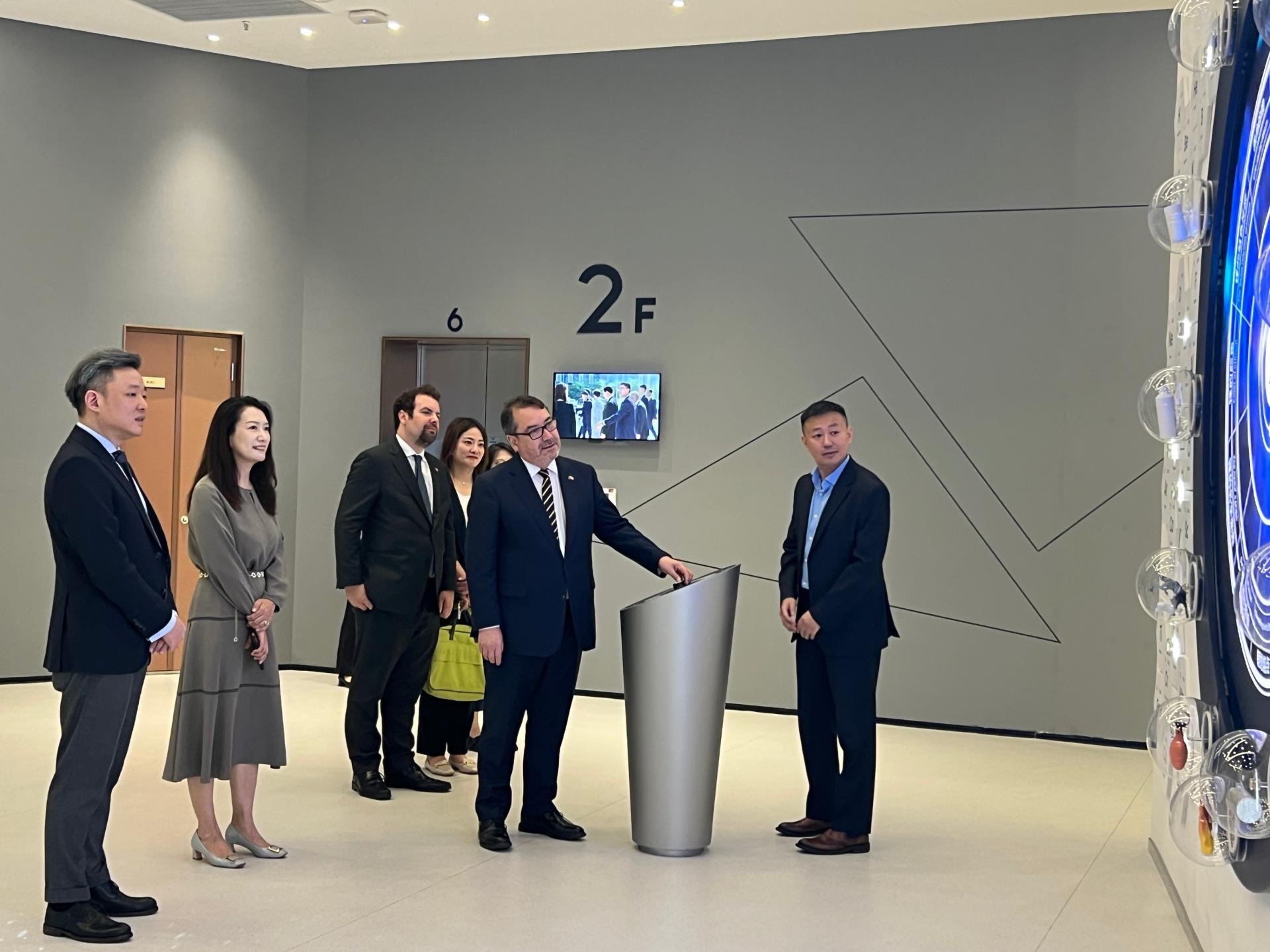 ΰ�¹���(victor1946)�ٷ���վ-Officials Website